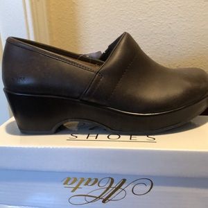 JBU Leather Clogs